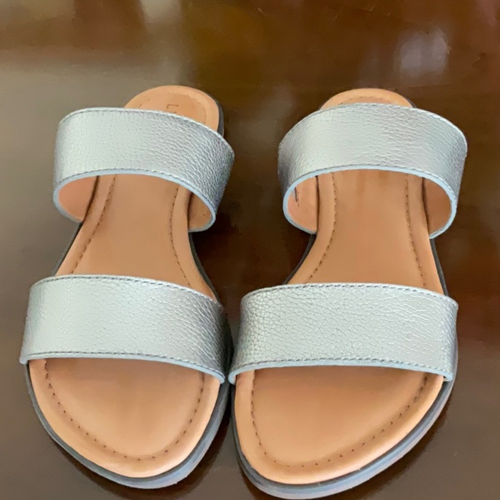 LL Beene platinum sandals. Size 6